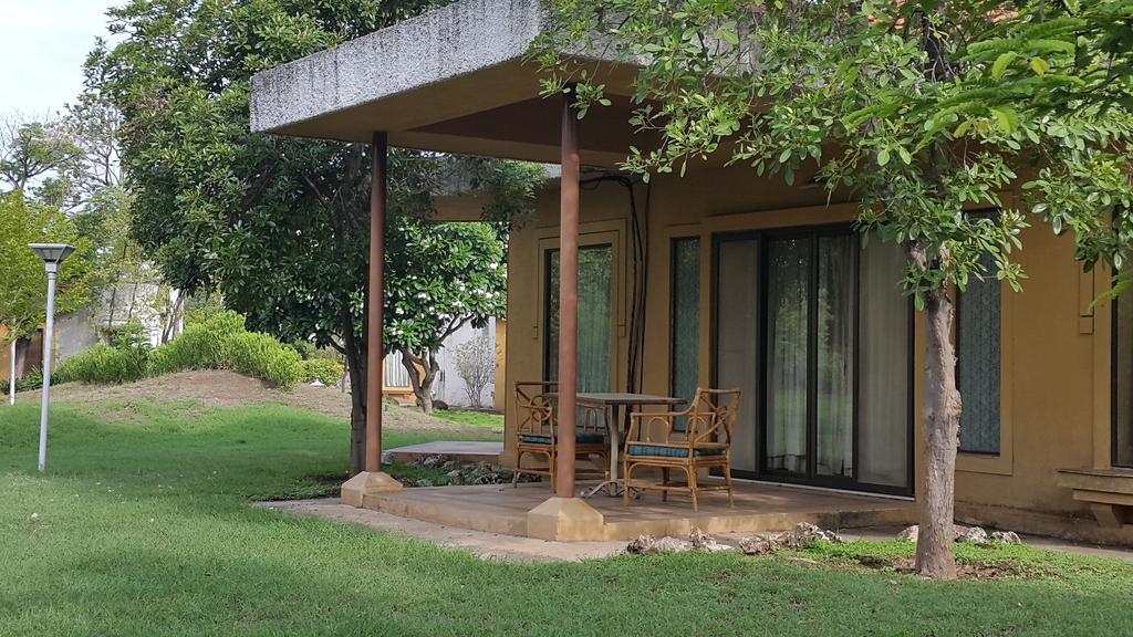 The Meadows Resort And Spa Aurangābād Exterior foto