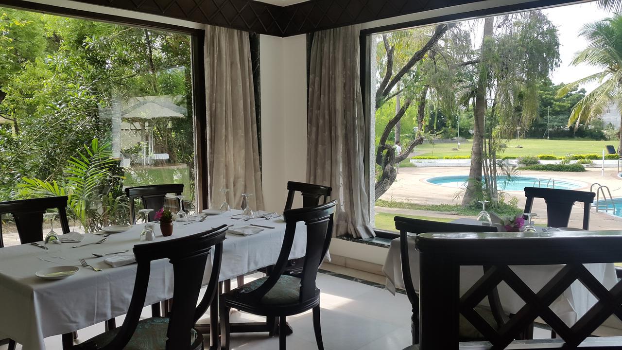 The Meadows Resort And Spa Aurangābād Exterior foto