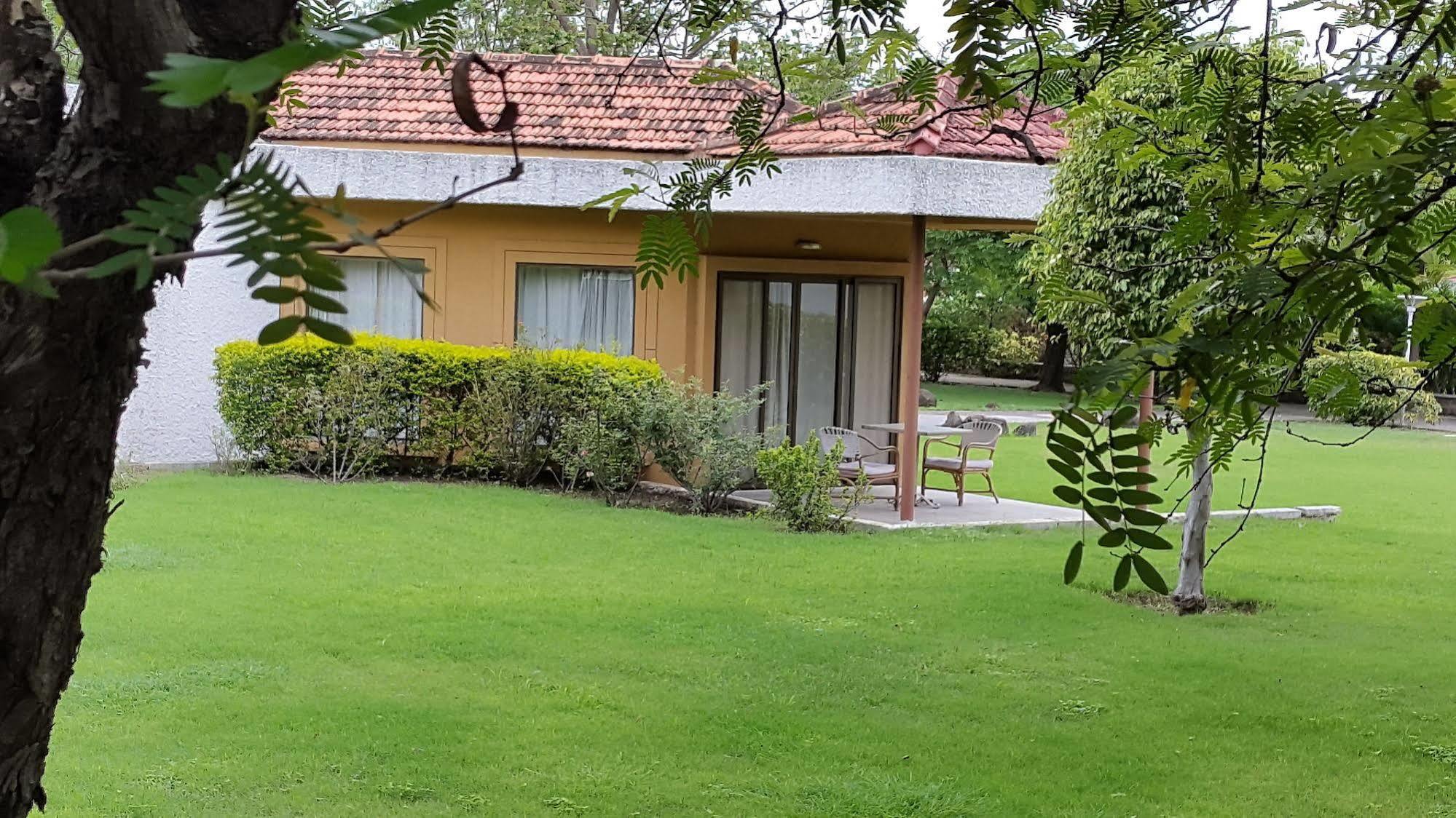 The Meadows Resort And Spa Aurangābād Exterior foto